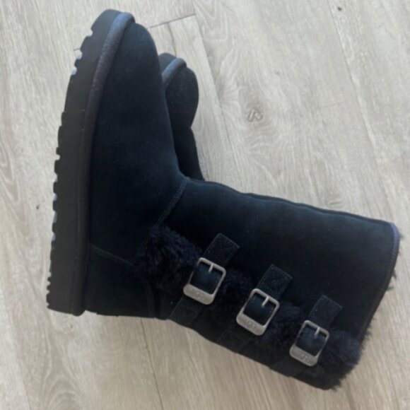 UGG classic tall boots - Picture 3 of 7